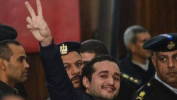 من هو الناشط المصري أحمد دومة ولماذا حُكم عليه بالسجن 15 عاماً؟
