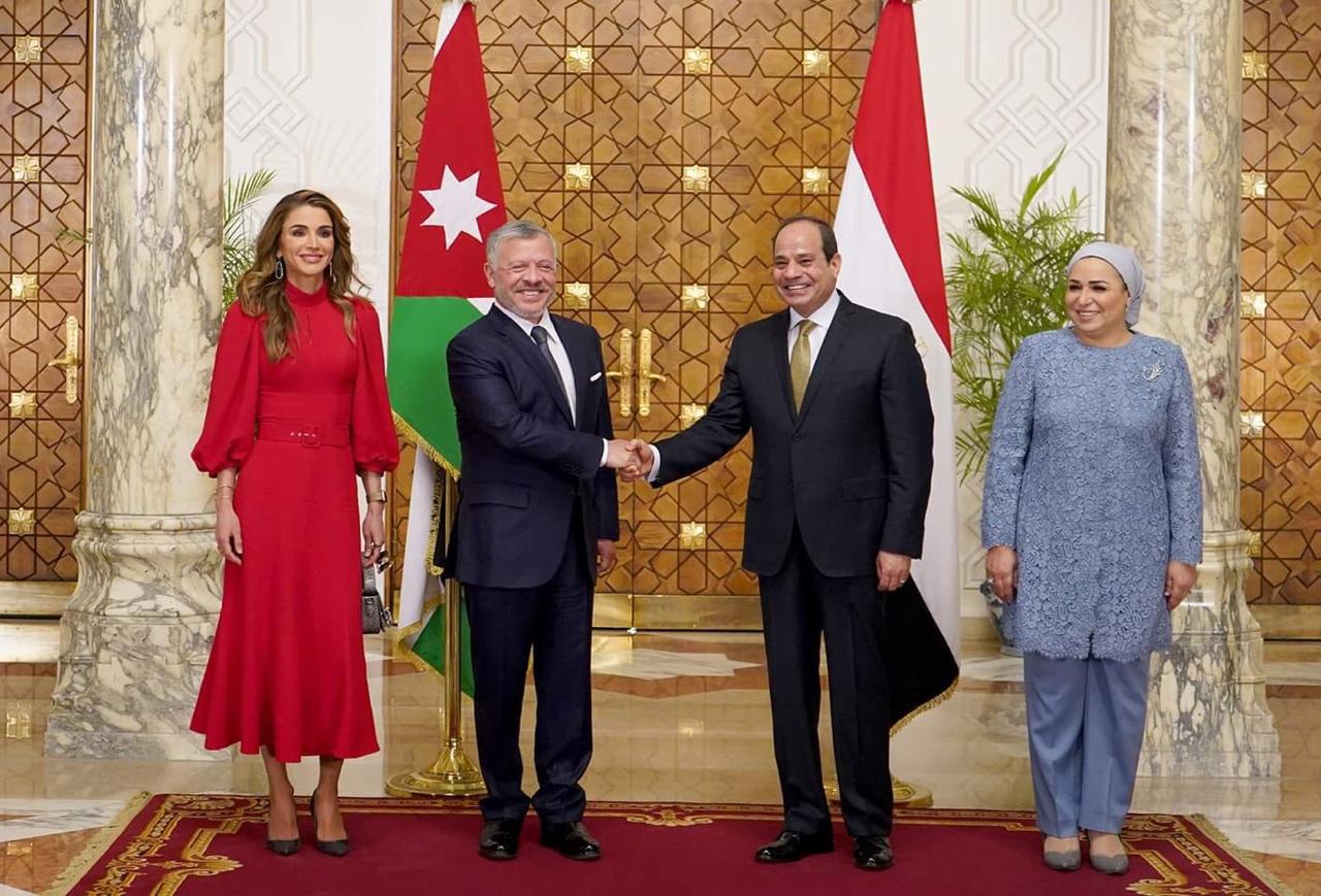 الملك يجري مباحثات مع الرئيس المصري في القاهرة