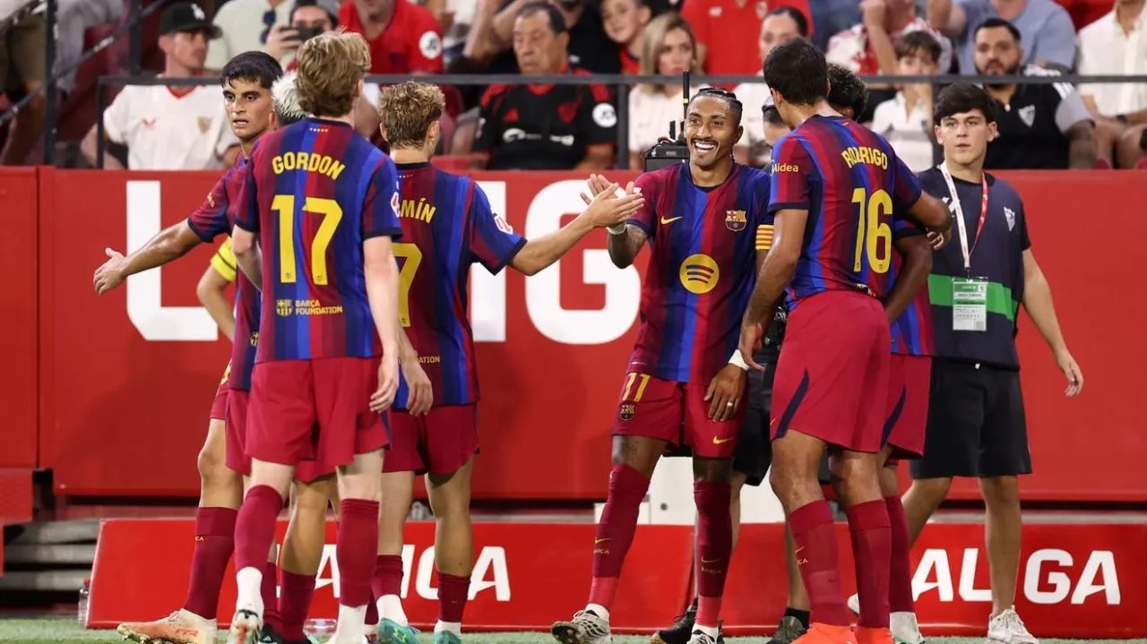 بهاتريك الساحر البرازيلي  ..  برشلونة يكتب انتصاره السابع في الليغا