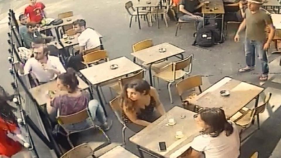 بالفيديو  ..  الشاب الذي صفع الفرنسية بباريس اسمه "فراس" وقد اعتقلوه 