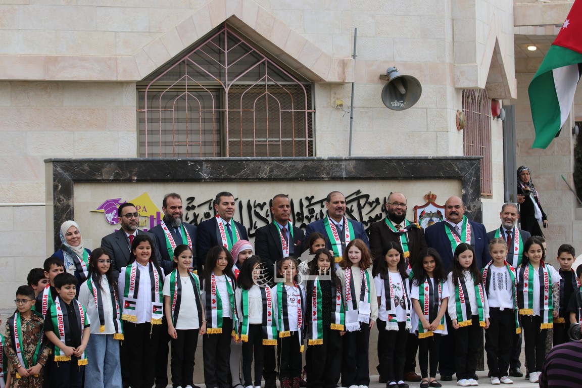 أكاديميّة الروّاد الدوليّة تحتفي بيوم العلم الأردني تحت رعاية مدير التعليم الخاص الدكتور طارق الطراونة ومدير تربية لواء الجامعة الدكتور مازن الهديرس العبادي