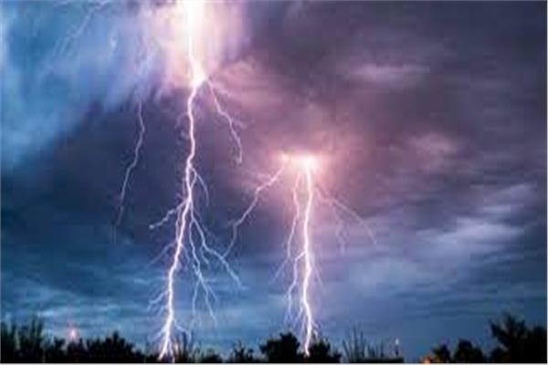 «أكثر الرجال حظاً» ..  تعرض لصاعقة مرتين في 5 دقائق ولم يمت 