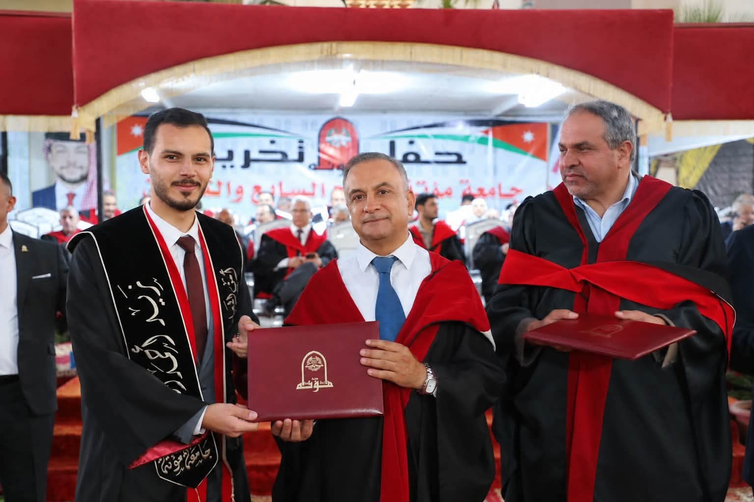 زيد أحمد الشيب ألف مبروك التخرج