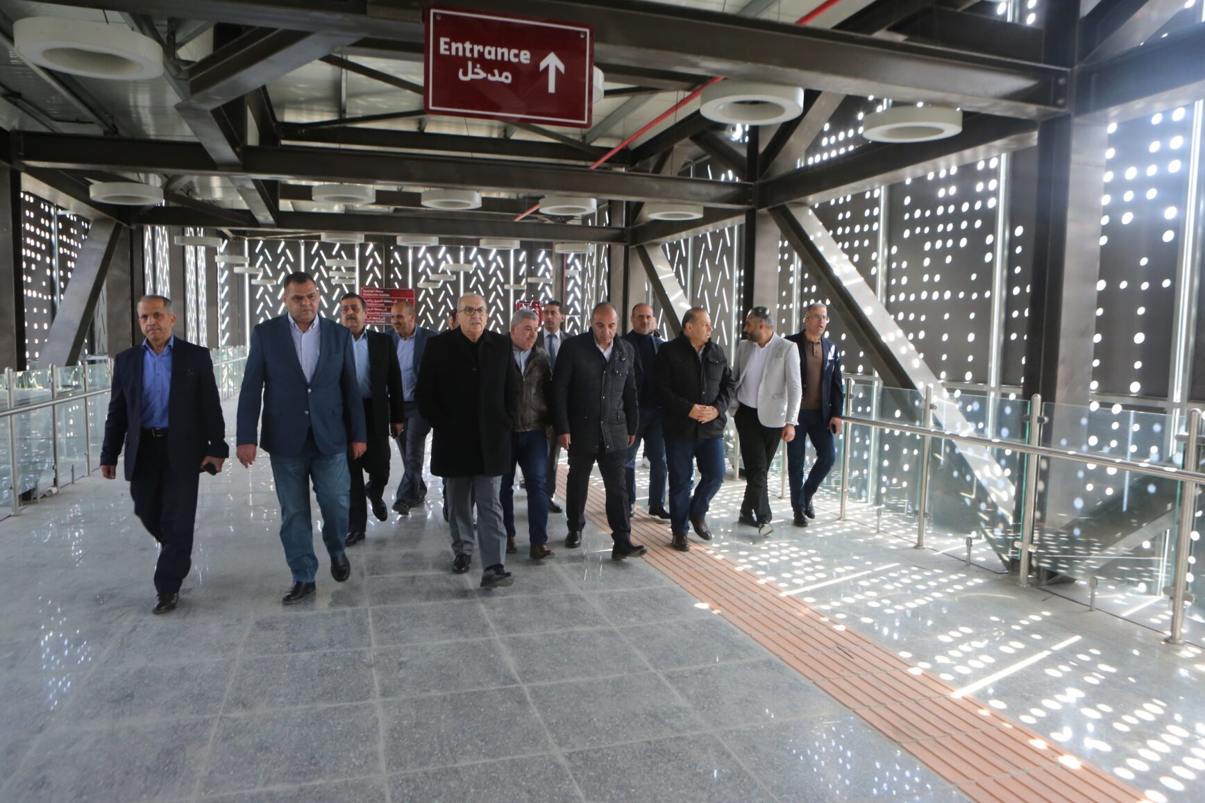 وزير الأشغال وأمين عمان يتفقدان مسار حافلات التردد السريع عمان-الزرقاء