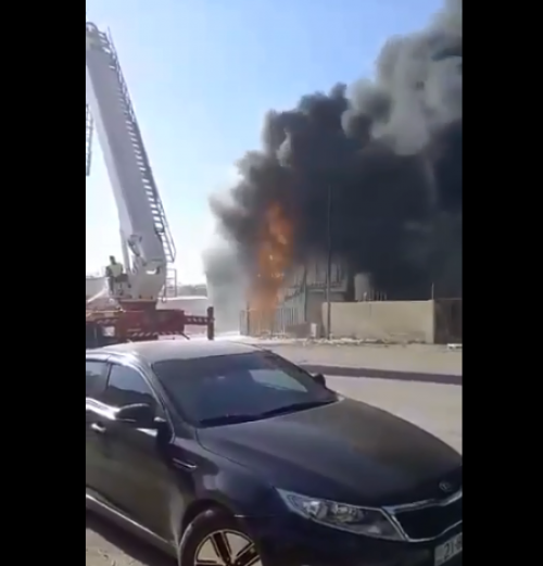 بالفيديو :حريق بمستودع في حرة الزرقاء