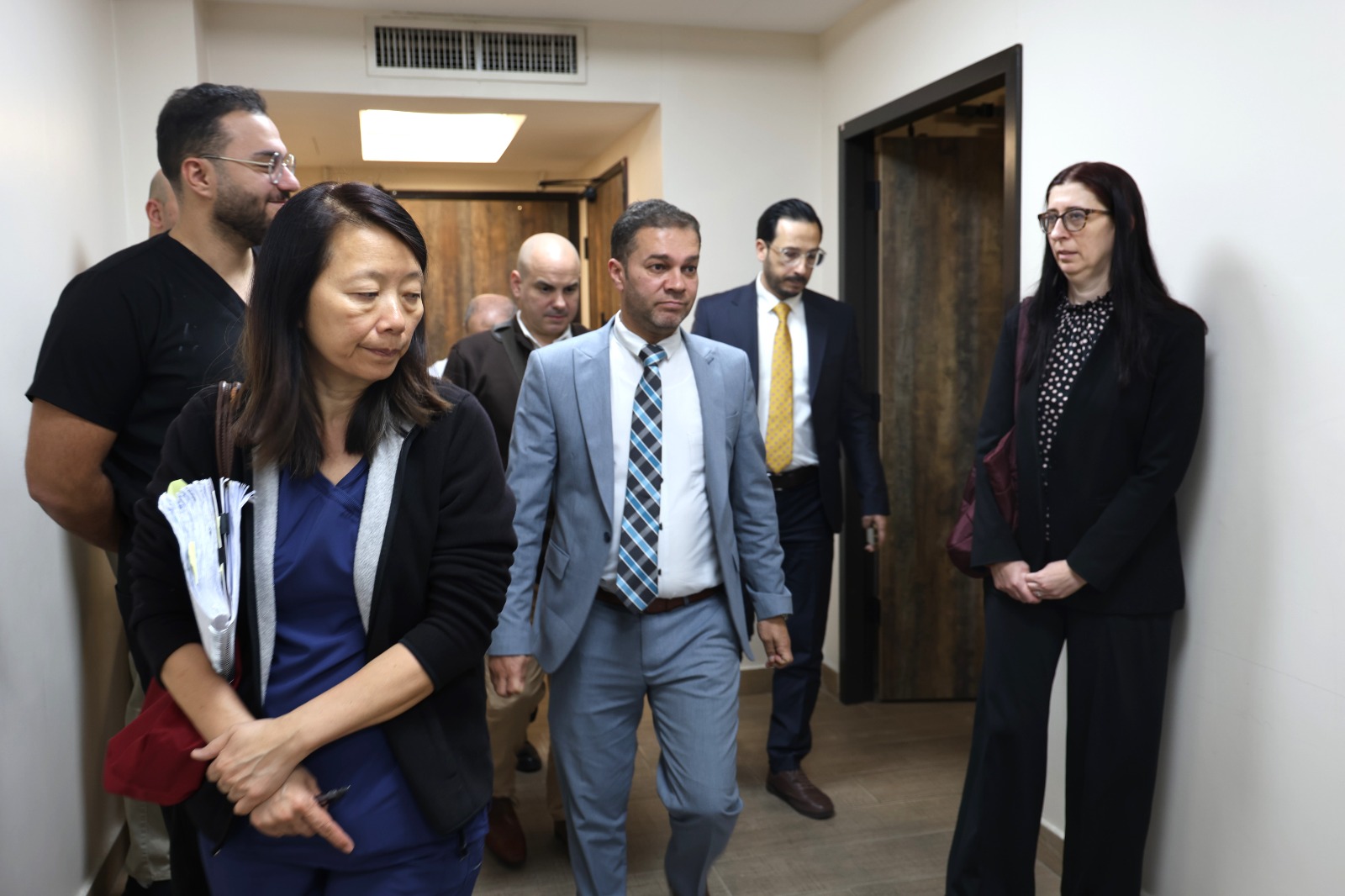 زيارة وفد طبي من السفارة الأمريكية لقسم مطمئنة في مستشفى الاستقلال تعزز التعاون في مجالات الصحة النفسية وعلاج الإدمان