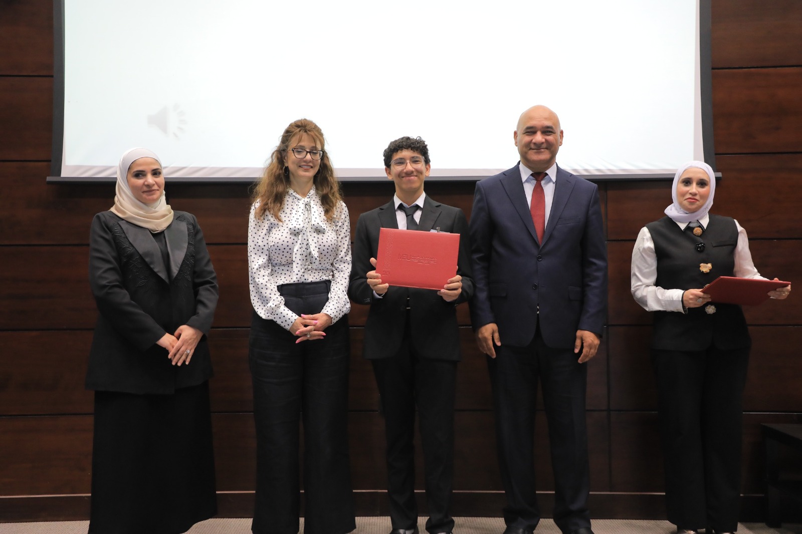 "الشرق الأوسط" تختتم النادي الصيفي بتخريج عشرات الطلبة من مختلف مدارس المملكة