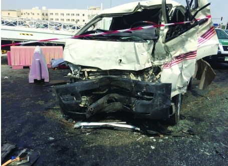 وفاة امرأة وإصابة 16 بحادث مروري في دبي