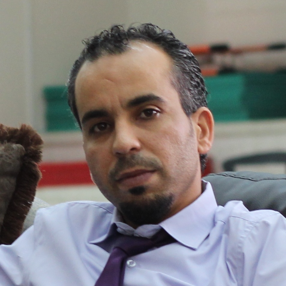 إلى راشد : لا تحسب الجفن من العين عقيم   