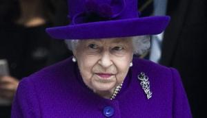 نفاذ دمية باربي التي تشبه ملكة بريطانيا إليزابيث الثانية