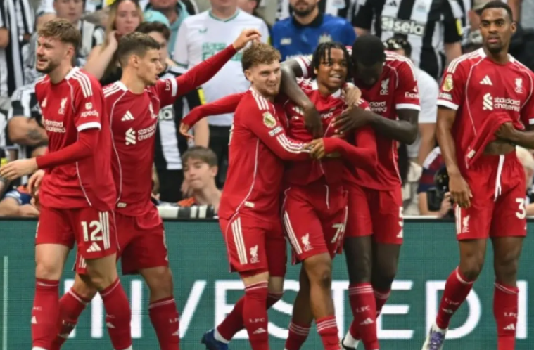 ليفربول يبحث عن بديل لنجمه قبل رحيله إلى ريال مدريد