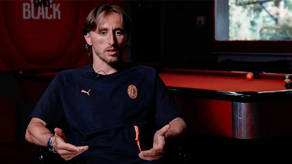 لوكا مودريتش: أريد العودة إلى ريال مدريد 