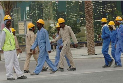 الإمارات تمنع العمل التي تؤدى تحت أشعة الشمس لثلاثة اشهر 
