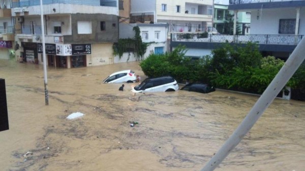 بالفيديو ..  فيضانات تضرب تونس وتخلف خسائر بشرية ومادية