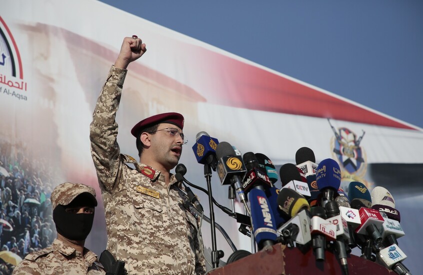 الحوثيون يعلنون تنفيذ عملية "نوعية" بـ11 صاروخًا