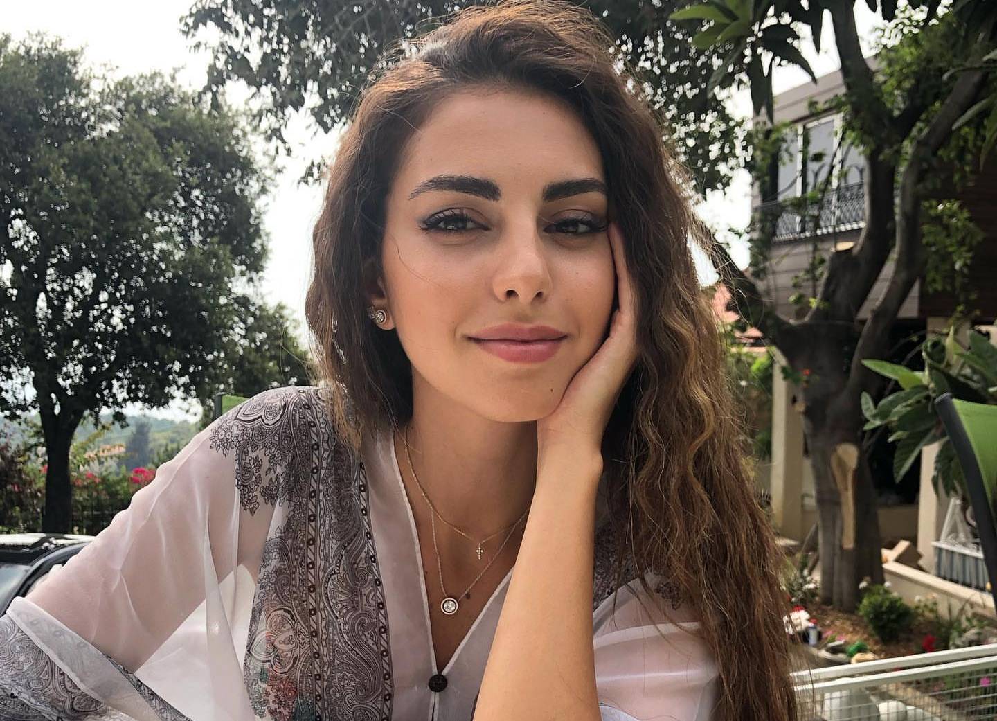 فاليري أبو شقرا تفاجئ متابعيها