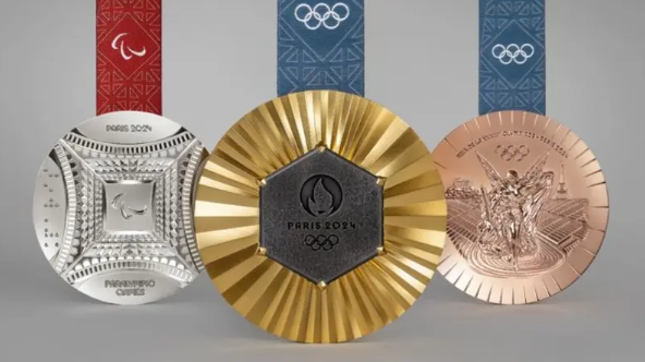 من صمّم حقائب الشُعلة والميداليات الأولمبيّة؟