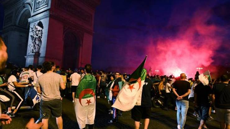 فرنسا تلاحق مشجعي منتخب الجزائر بعد التأهل لنهائي القارة