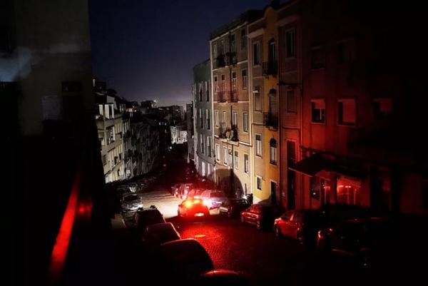 البرتغال: 200 ألف مستهلك بلا كهرباء بعد أيام من العاصفة “كريستن” التي أودت بحياة 5 أشخاص