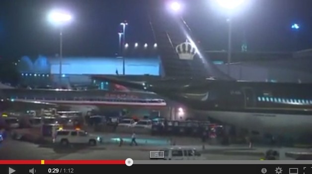 بالفيديو  ..  اصطدام طائرة تابعة للملكية الاردنية وطائرة امريكية 