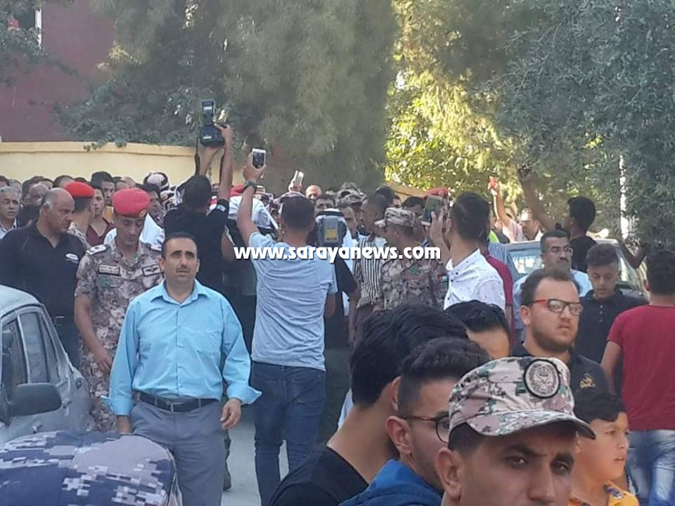 بالصور  ..  المئات يشاركون بتشييع جثمان الشهيد محمد العزام في عجلون 