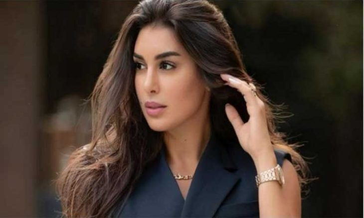 ياسمين صبري تظهر بإطلالة جديدة تشبه كيم كاردشيان