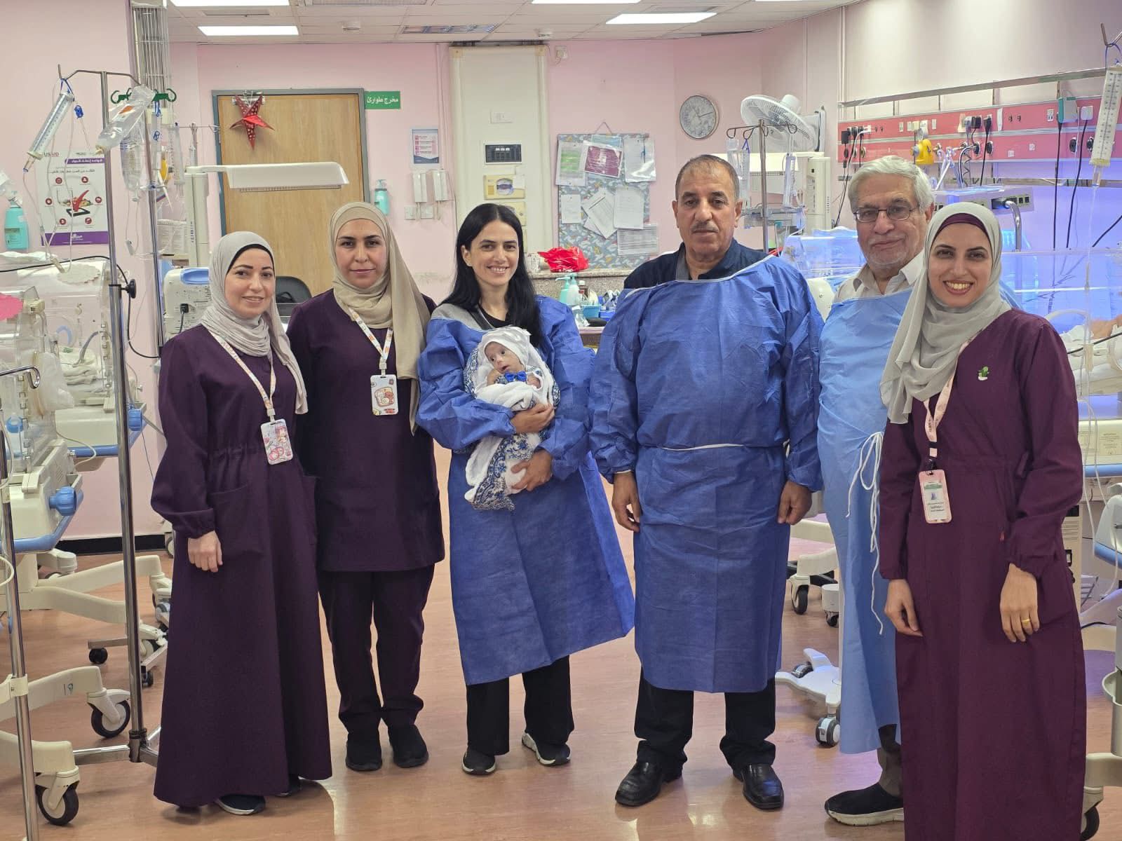 عملية جراحية نادرة ناجحة في مستشفى البشير تنقذ طفلا خديجا