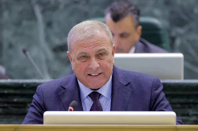 "نتيجة الأجواء المشحونة تحت القبة" ..  النائب خميس عطية يدعو النواب الى توحيد الله  ..  فيديو
