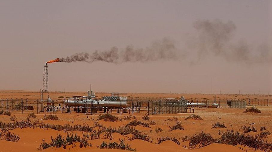 خفض طوعي جماعي للنفط في "أوبك+" حتى آذار 2024