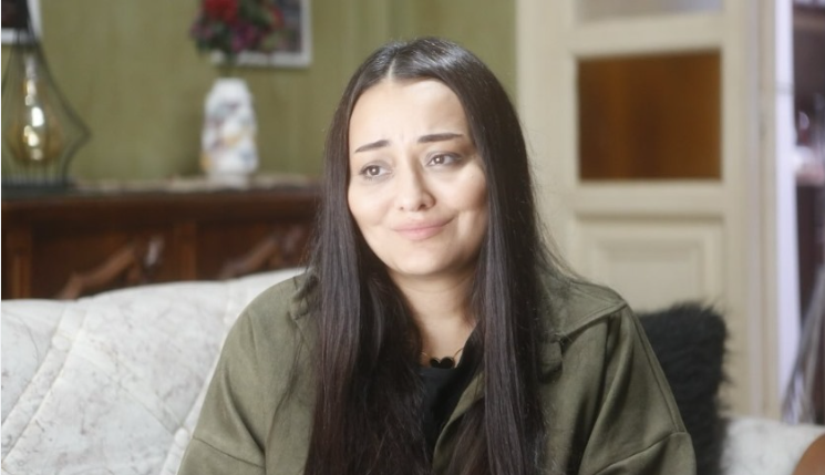 ممثلة مصرية تطالب بمنع بث برامج طليقها لحماية طفلها