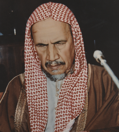 ابن باز: الكحل والمكياج لا يؤثران على الصوم