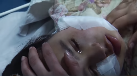 فيديو مؤثر للطفلة "رنيم" التي اصيبت بعيار ناري في وجهها من داخل المستشفى 