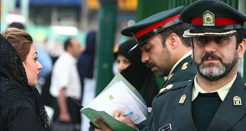 إيران تحل شرطة الأخلاق ..  وتراجع قانون الحجاب