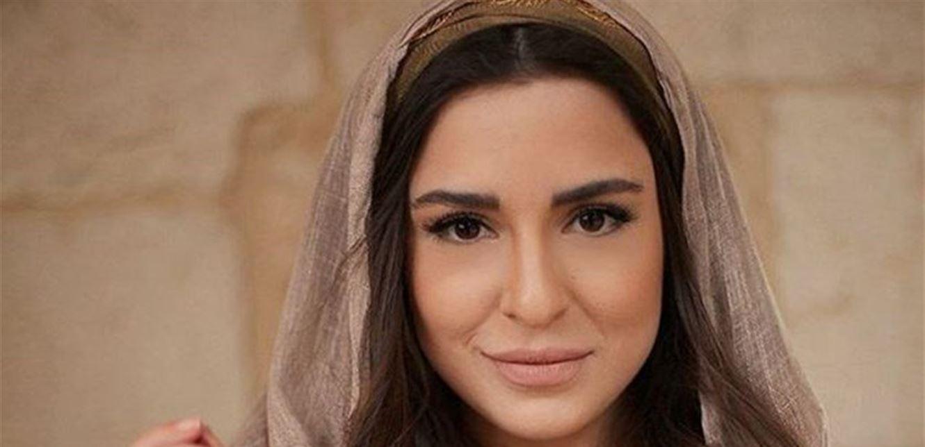 سـارة أبـي كنعـان: أعيش قصة حب لكنني مشغولة بعملي حالياً