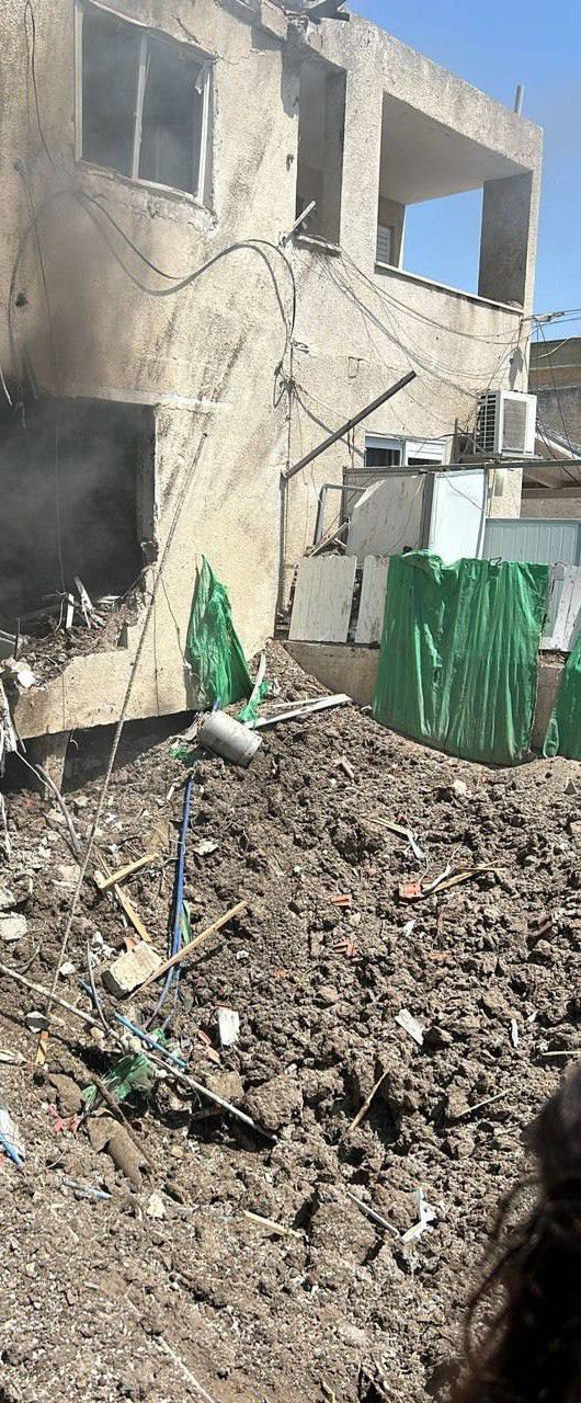 بالفيديو  ..  سقوط مسيّرة في بيسان يشعل النيران بمبنى من طابقين والبحث جارٍ عن عالقين