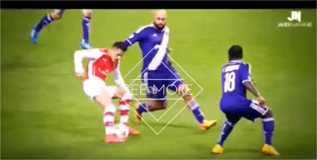 بالفيديو :السحر و الشعوذة في كرة القدم شاهد لاعب عند لمسه للكرة يطير في الهواء
