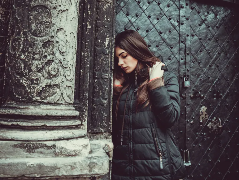 تفسير رؤيا الباب الحديد المغلق في المنام