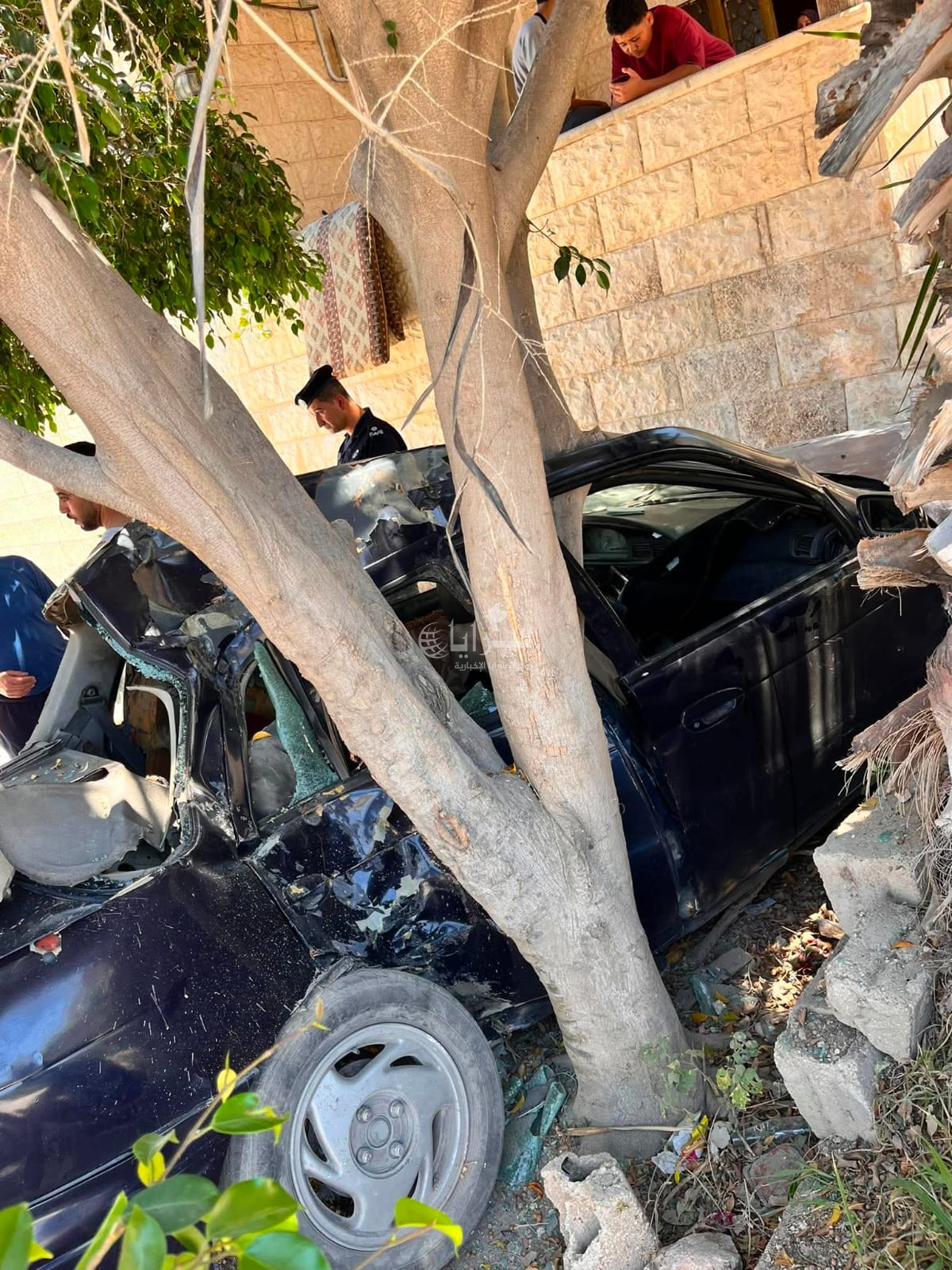  إصابتان بحادث تدهور مركبة في الشونة الشمالية ..  صور 