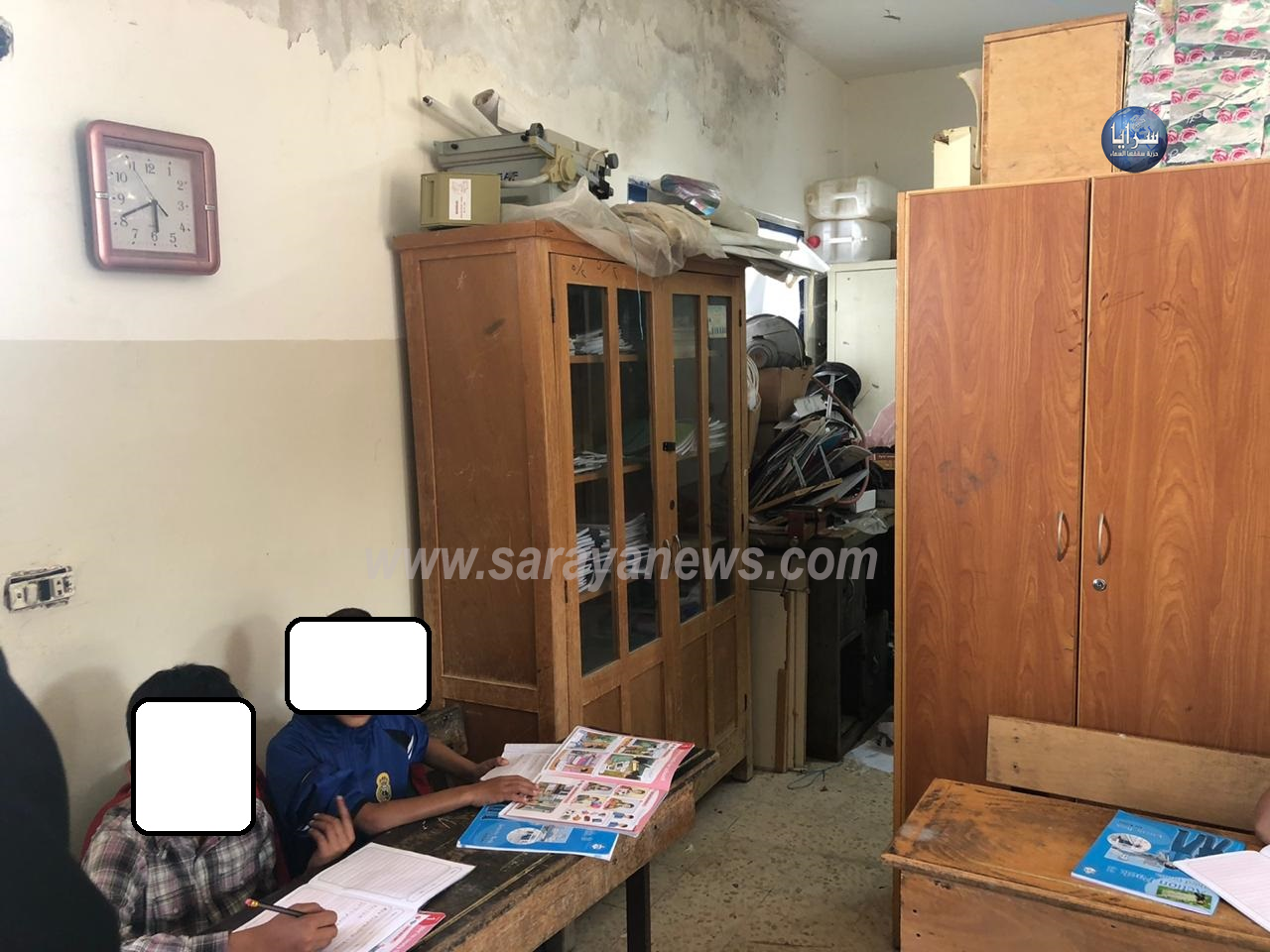 بالصور  .. استحداث صف في مدرسه جلعاد الاساسيه/السلط في مستودع للكاز والصوبات