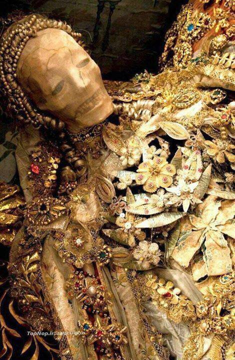 بالصور  .. اكتشاف كميات من الذهب بـقيمة 300 مليون دولار في مقبرة النمرود وزوجته بالعراق 
