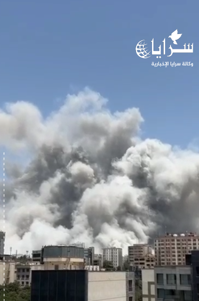 بالفيديو ..  شاهد لحظة شن طائرات الاحتلال غارة عنيفة على مبنى هيئة الإذاعة والتلفزيون الإيراني في طهران