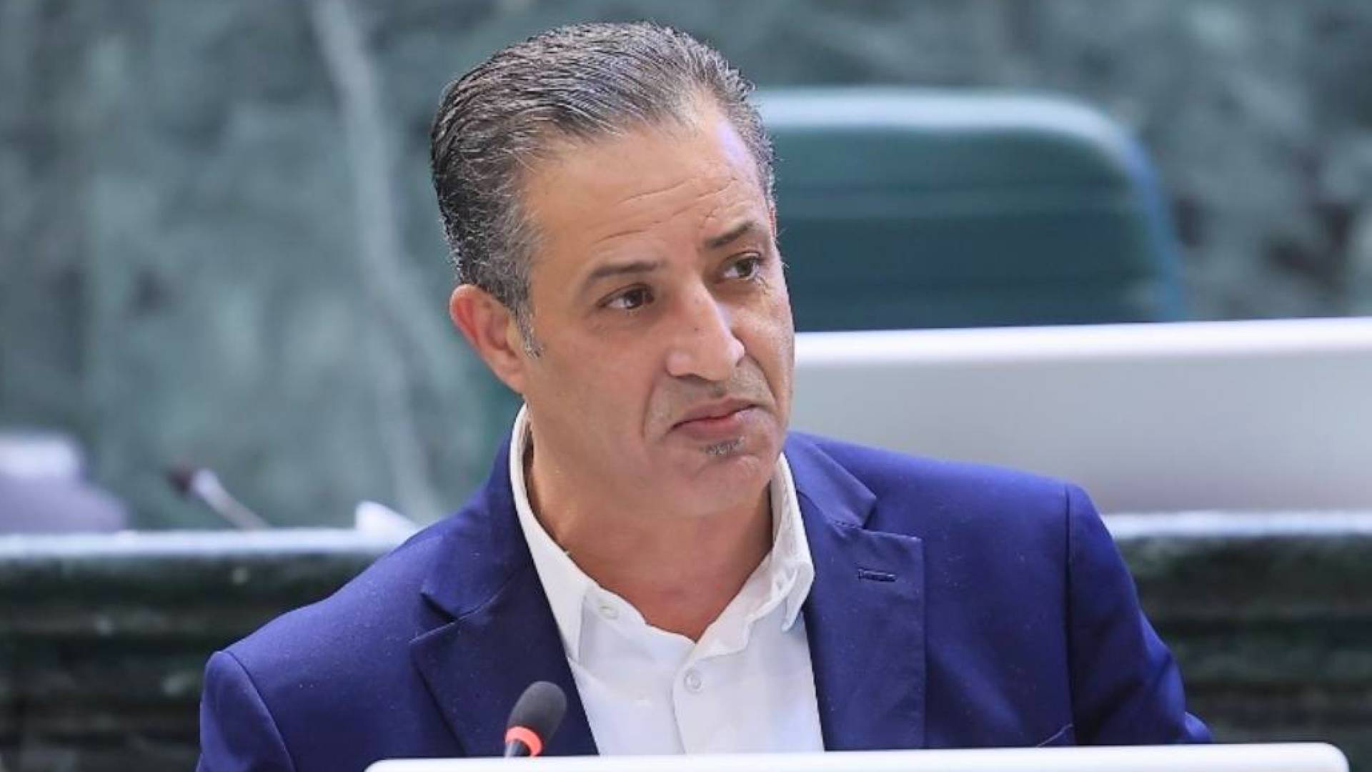 النائب الأزايدة يهاجم مشروع قانون الإدارة المحلية: "لا تعالجوا فساد فرد بإضعاف حق المجتمع في اختيار ممثليه"