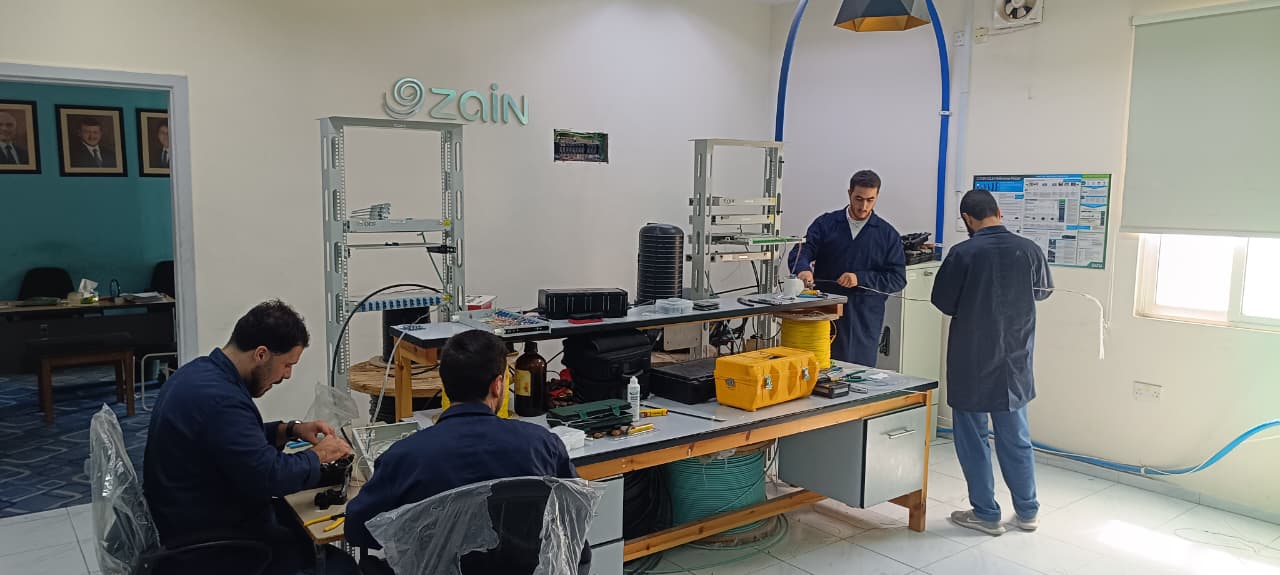 تجاوز عدد المستفيدين من الدورات 90 شاب وشابّة زين والتدريب المهني تختتمان دورة التدريب المجانية على تكنولوجيا "الفايبر" 