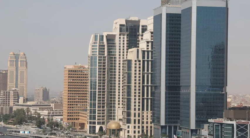مصر تفرض رسوماً على مشروعات عقارية غرب القاهرة مقابل تحسين الطرق