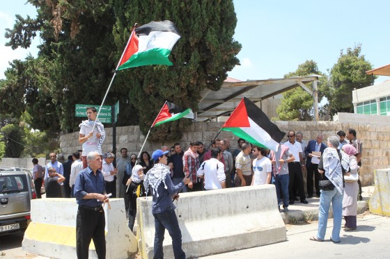بالصور : "القومية واليسارية" أمام الأمم المتحدة تنديداً بموقفها تجاه غزة