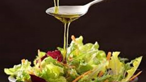 ماذا يحدث إذا وضعت زيت الزيتون في الطعام مرة واحدة في الأسبوع؟