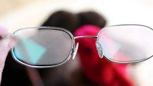 لمنع تشكل الضباب على النظارات ..  العلماء يطورون طلاء ذهبيا فائق الرقة