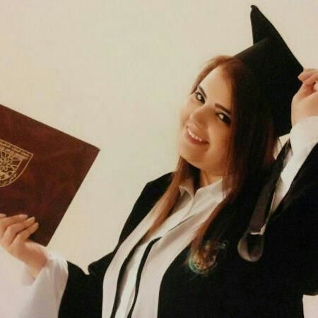 الطالبة يارا سفيان الرحاحلة مبارك التخرج