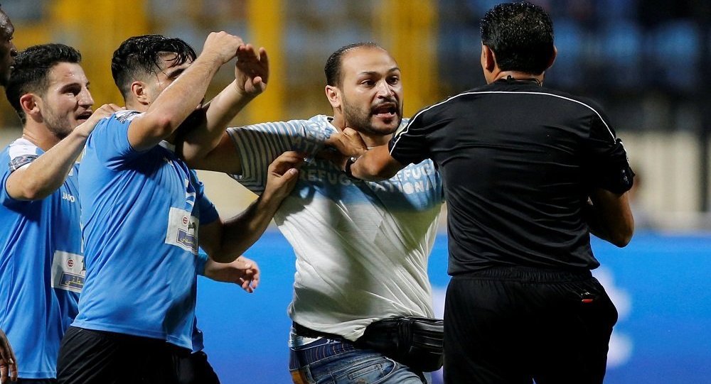 بالفيديو  ..  الحكم المصري لمباراة الفيصلي يعترف بخطأه : "الهدف كان تسلل و انا بتحمل المسؤولية"