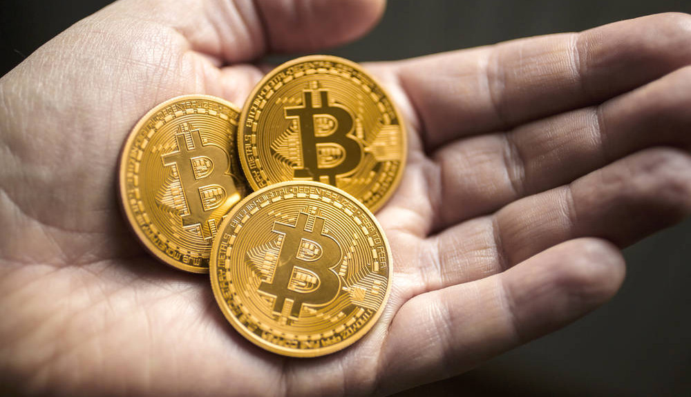 من الذي اخترع بيتكوين؟